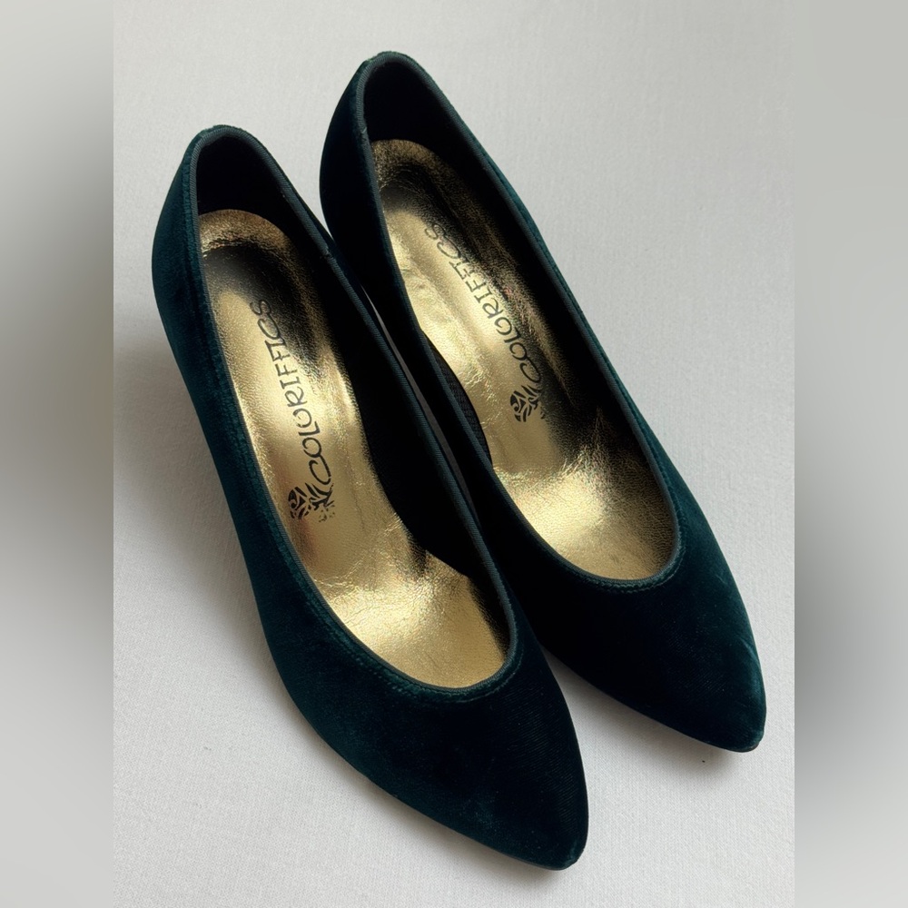 Vintage 90’s Coloriffics Emerald Green Velvet Heels Size 7.5 Classic Holiday